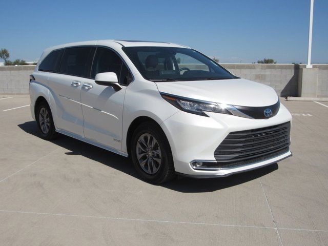 2021 Toyota Sienna XLE