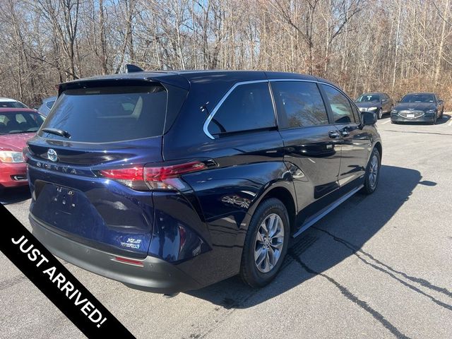 2021 Toyota Sienna XLE