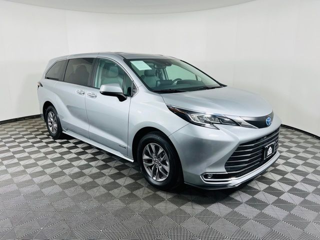 2021 Toyota Sienna XLE