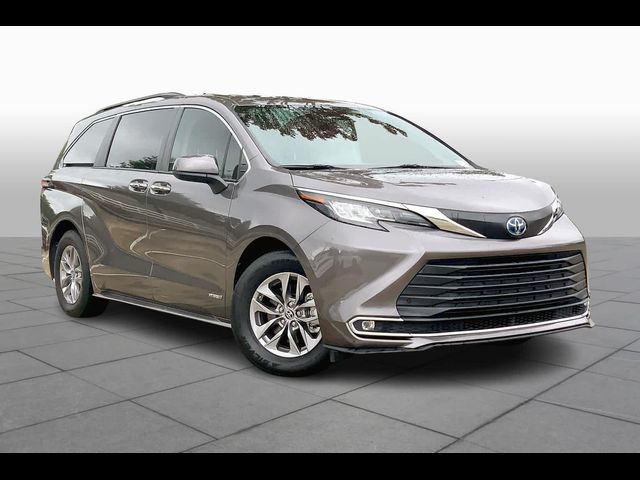 2021 Toyota Sienna XLE