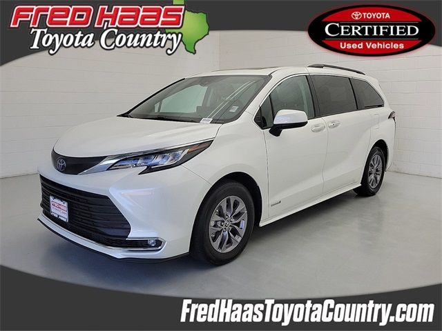 2021 Toyota Sienna XLE