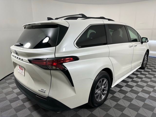 2021 Toyota Sienna XLE