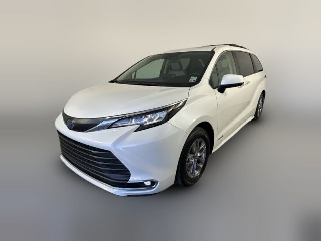 2021 Toyota Sienna XLE