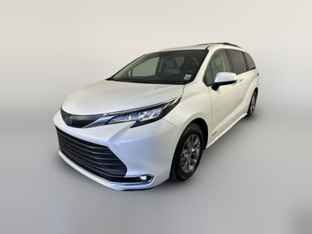 2021 Toyota Sienna XLE