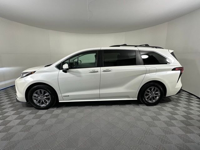 2021 Toyota Sienna XLE