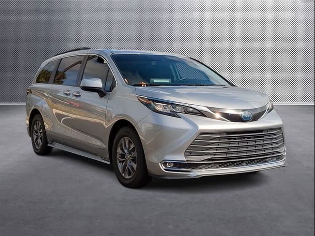 2021 Toyota Sienna XLE