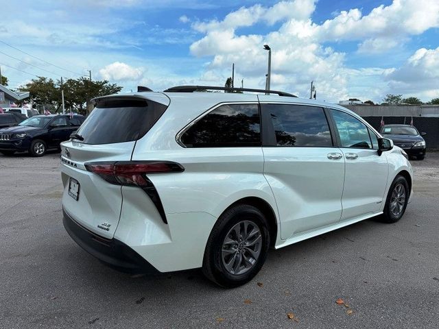 2021 Toyota Sienna XLE