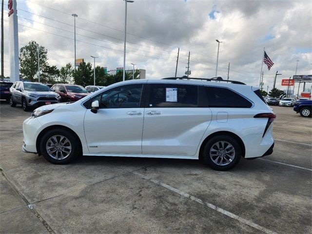 2021 Toyota Sienna XLE