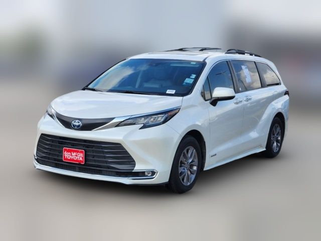 2021 Toyota Sienna XLE