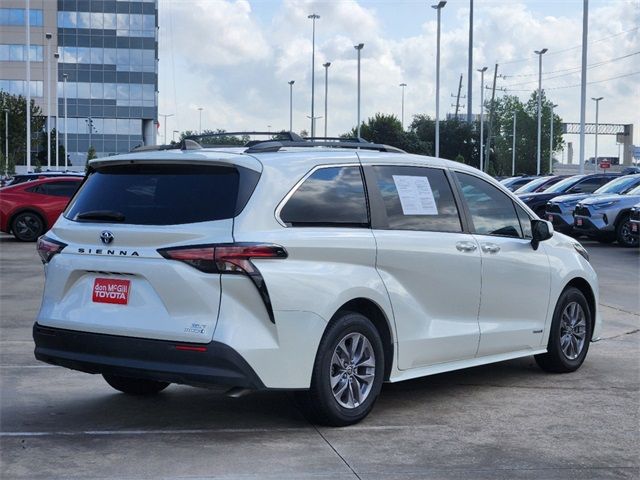 2021 Toyota Sienna XLE