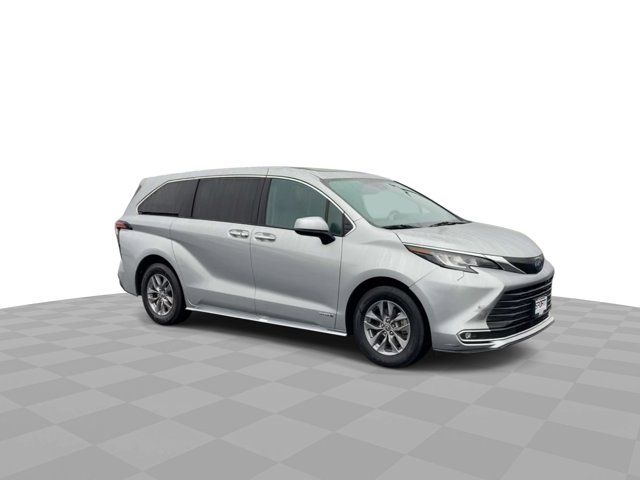 2021 Toyota Sienna XLE