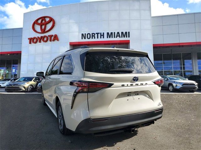 2021 Toyota Sienna XLE