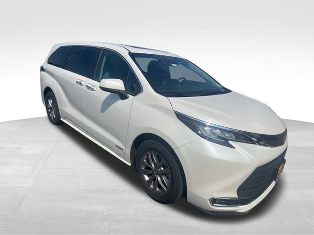 2021 Toyota Sienna XLE