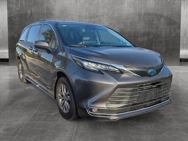 2021 Toyota Sienna XLE