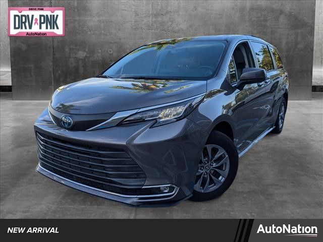 2021 Toyota Sienna XLE