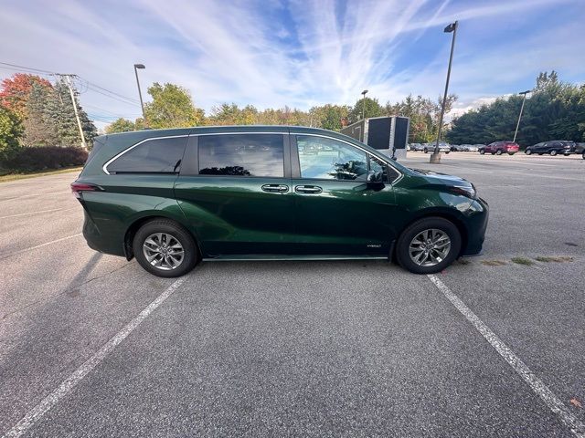 2021 Toyota Sienna XLE