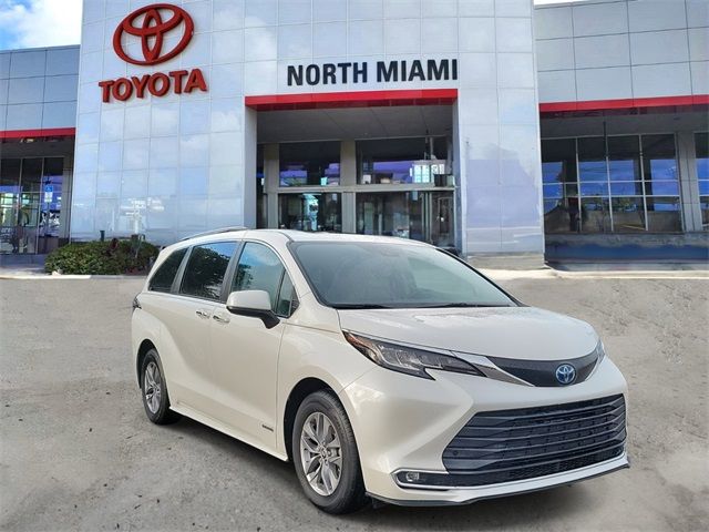 2021 Toyota Sienna XLE