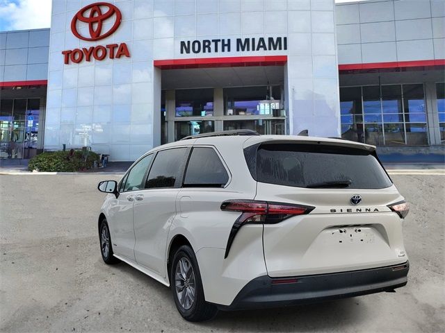 2021 Toyota Sienna XLE