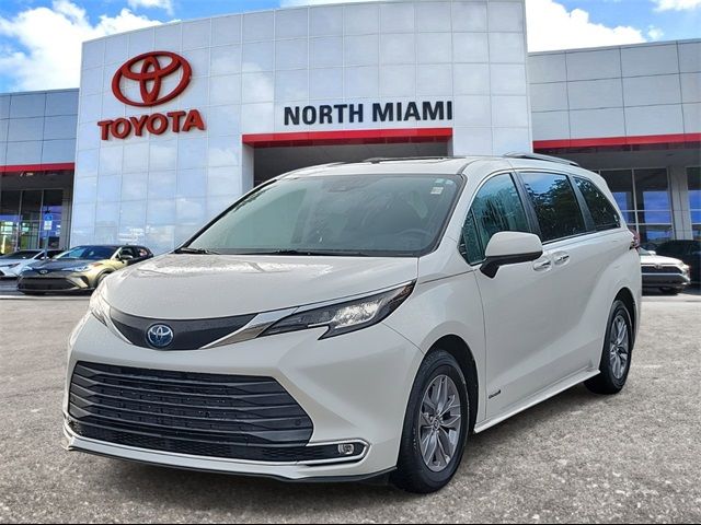 2021 Toyota Sienna XLE