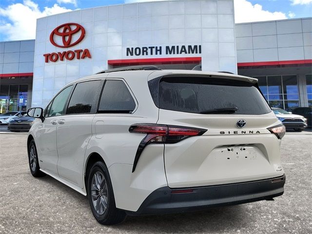 2021 Toyota Sienna XLE