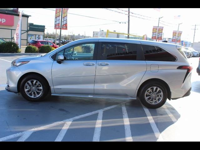 2021 Toyota Sienna XLE