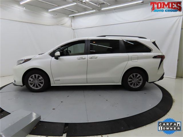 2021 Toyota Sienna XLE