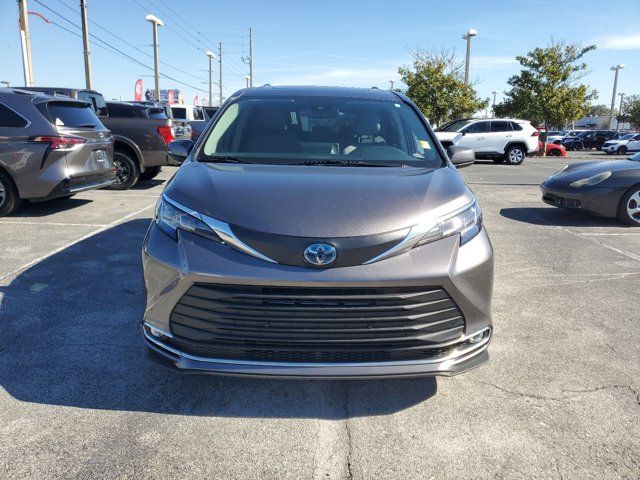 2021 Toyota Sienna XLE