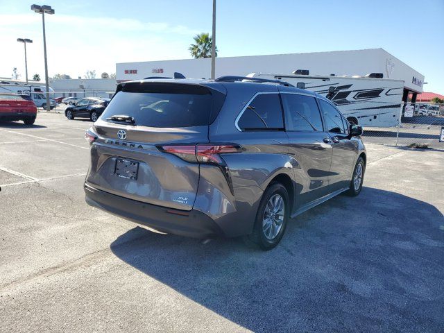 2021 Toyota Sienna XLE