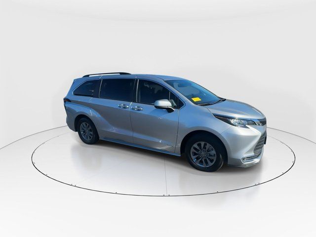 2021 Toyota Sienna XLE