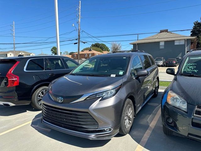 2021 Toyota Sienna XLE