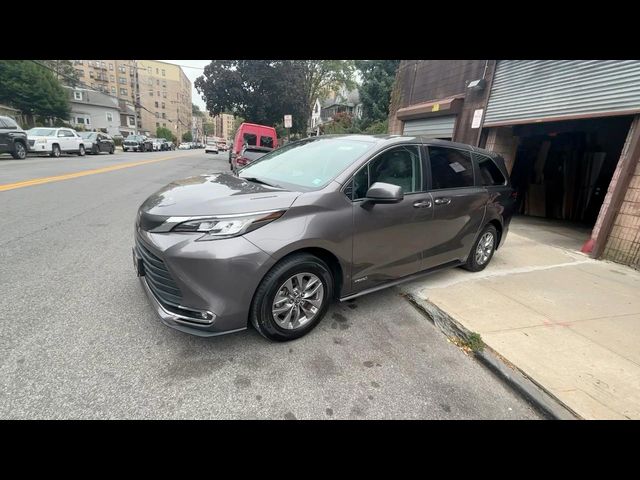 2021 Toyota Sienna XLE