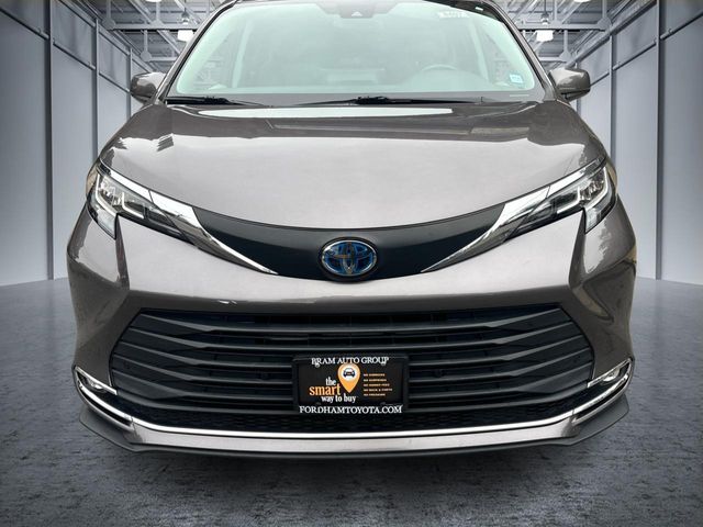 2021 Toyota Sienna XLE