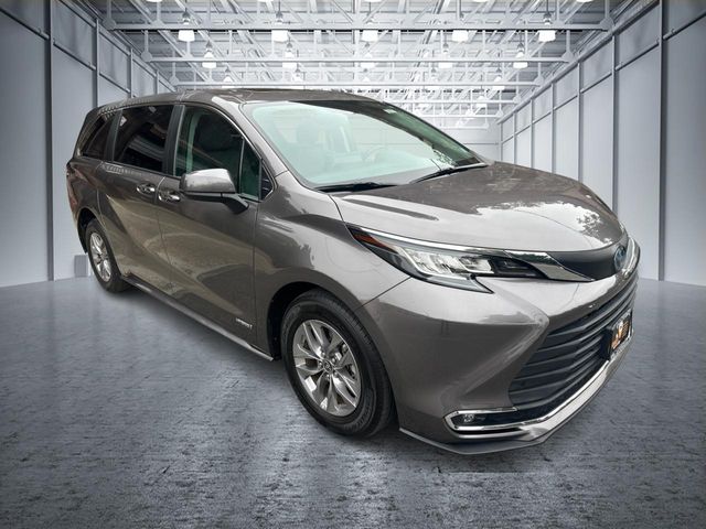 2021 Toyota Sienna XLE