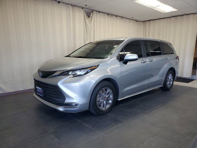 2021 Toyota Sienna XLE