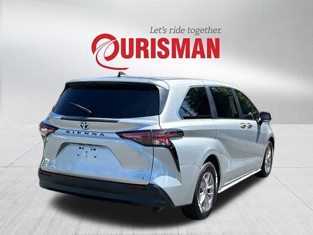 2021 Toyota Sienna XLE