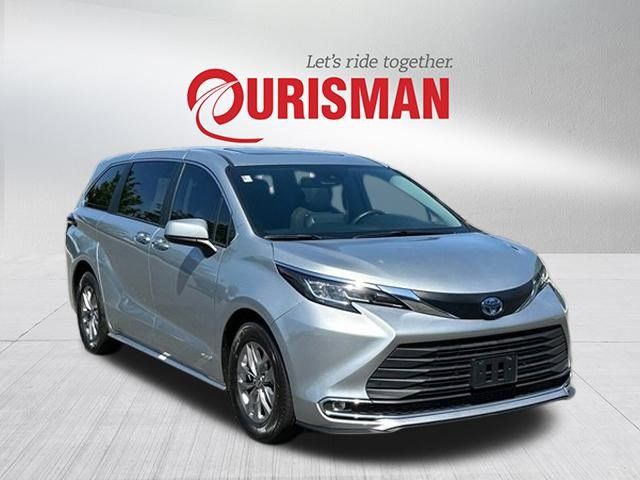 2021 Toyota Sienna XLE