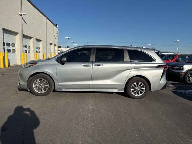 2021 Toyota Sienna XLE