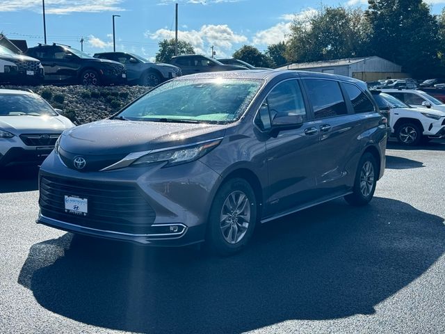 2021 Toyota Sienna XLE