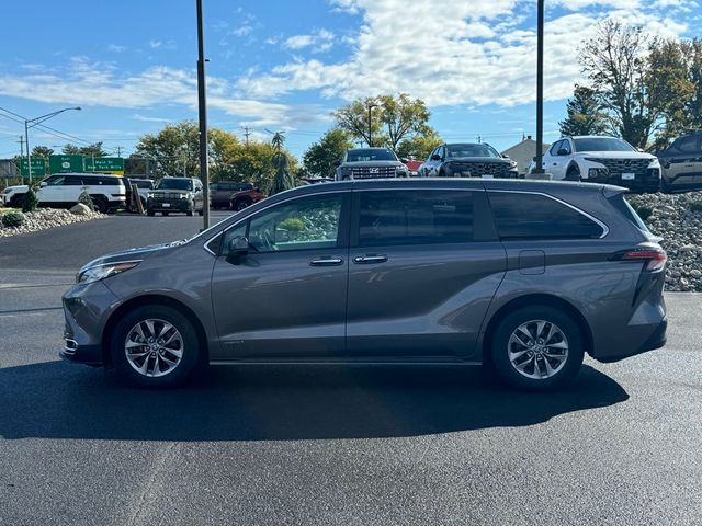 2021 Toyota Sienna XLE