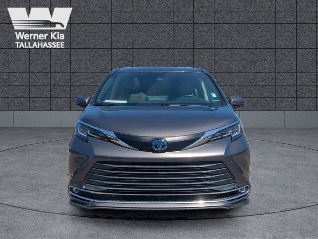 2021 Toyota Sienna XLE