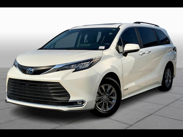 2021 Toyota Sienna XLE