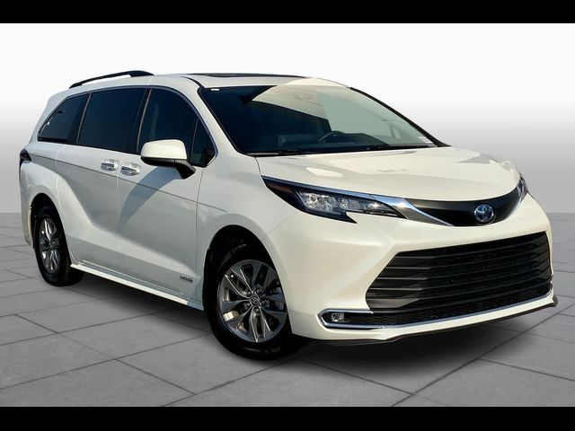 2021 Toyota Sienna XLE