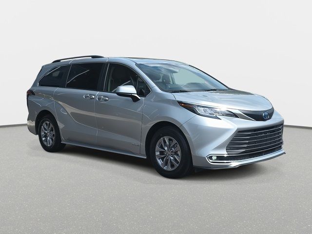 2021 Toyota Sienna XLE