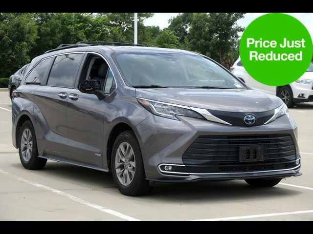 2021 Toyota Sienna XLE