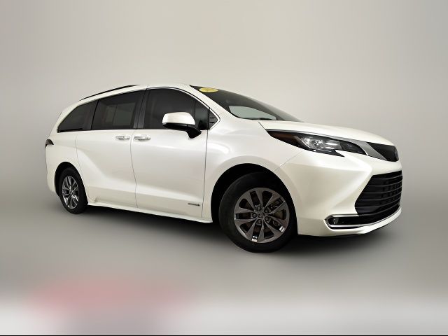 2021 Toyota Sienna XLE