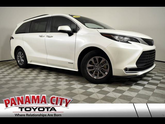 2021 Toyota Sienna XLE