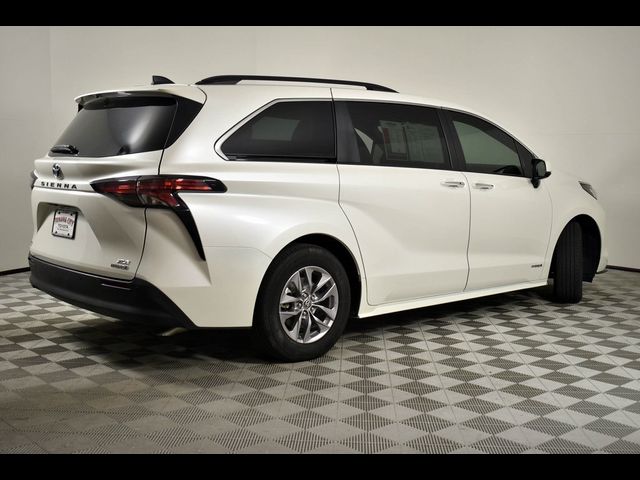 2021 Toyota Sienna XLE