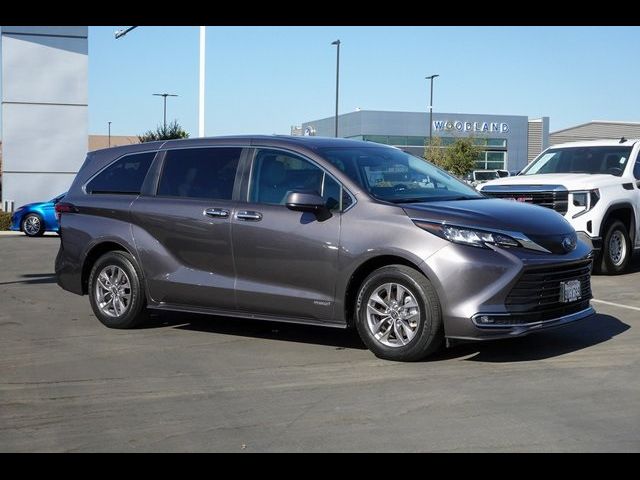 2021 Toyota Sienna XLE