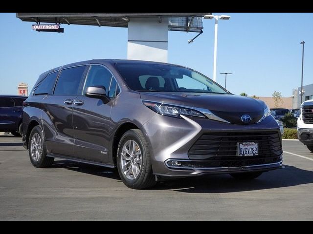 2021 Toyota Sienna XLE