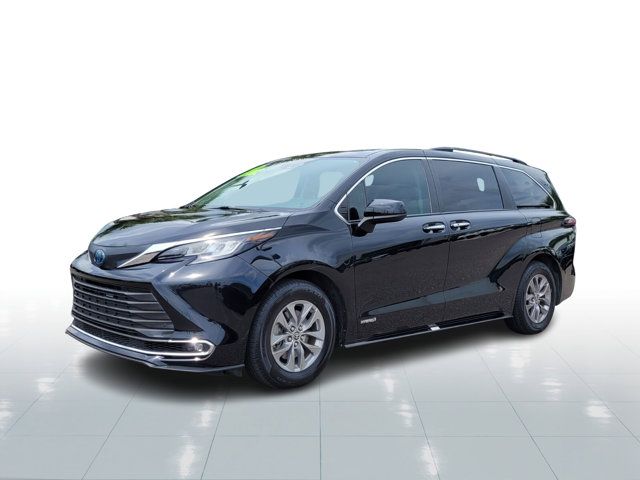 2021 Toyota Sienna XLE